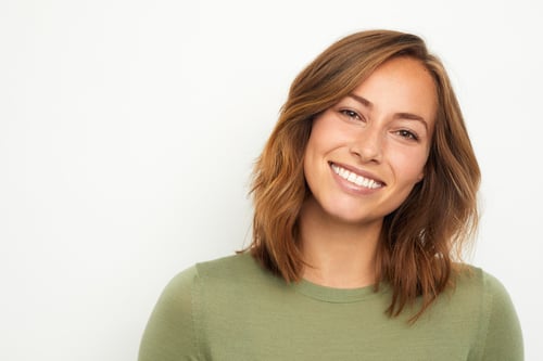 A women smiling in a green t shirt