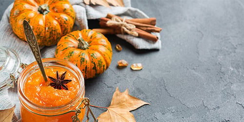 2 pumpkins along a pumpkin shake in jar 